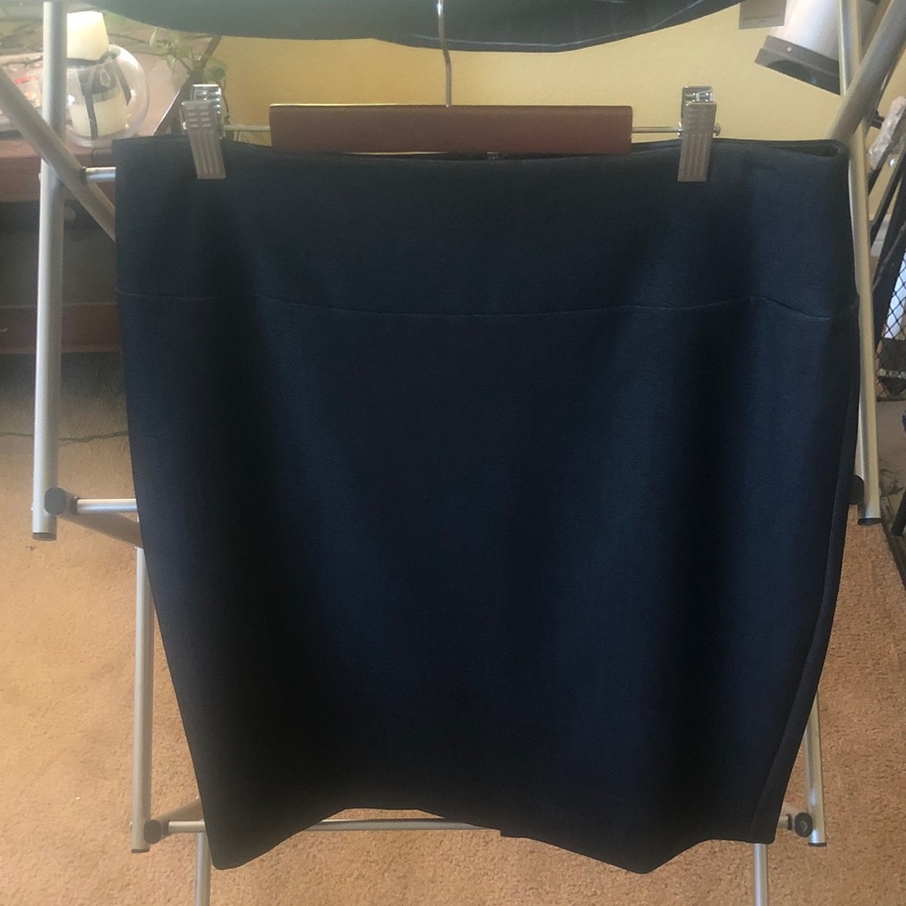 Ellen Tracy Classic Black Pencil Skirt